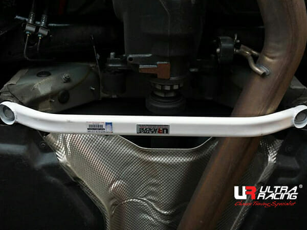 Ultra Racing - 2pt Rear Lower Brace - 2007-2013 BMW X5 (E70) - UR-RL2-1181