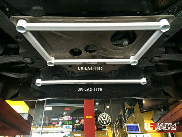 Ultra Racing - 2pt Front Lower Brace - 2007-2013 BMW X5 (E70) / 2014-2018 BMW X5 (F15) - UR-LA2-1179
