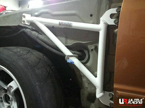Ultra Racing - 3pt Front Fender Braces (PAIR) -  1999-2003 Mazda Protege (BJ) - UR-FD3-2895P