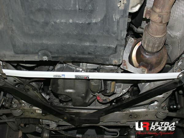 Ultra Racing - 2pt Front Lower Brace - 2006-2011 BMW 3 Series sedan (E90) / 2006-2012 BMW 3 Series wagon (E91) / 2007-2013 BMW 3 Series coupe (E92) - UR-LA2-1027