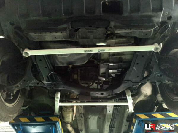 Ultra Racing - 2pt Front Lower Brace - 2002-2006 Honda CR-V (RD4-RD7) - UR-LA2-2585