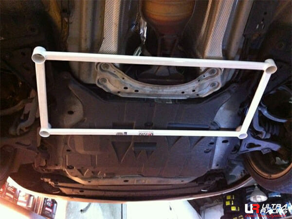 Ultra Racing - 4pt Front Lower Brace -  2004-2010 Volvo S60R - UR-LA4-193
