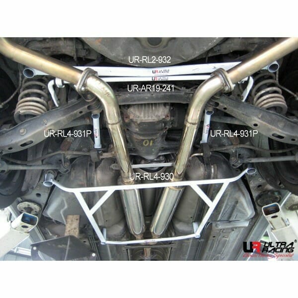 Ultra Racing - 2pt Rear Lower Brace - 1998-2000 Lexus GS 400 (S160) / 1997-2004 Toyota Aristo (JZS161) - UR-RL2-932