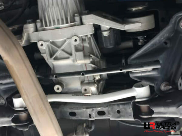 Ultra Racing - 2pt Rear Lower Brace - RAV4 RAV4 (XA40) 2013-2018 - UR-RL2-2984