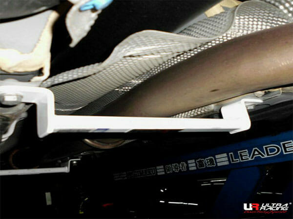 Ultra Racing - 2pt Middle Lower Brace - MERCEDES-BENZ CLA 45 AMG (C117) 2014-2019 - UR-ML2-2991