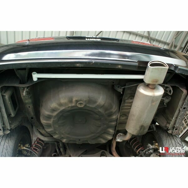 Ultra Racing - 2pt Rear Torsion Brace - 1995-1999 Nissan Maxima (A32) / 1996-1999 Infiniti I30 (A32) - UR-RT2-401