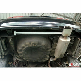 Ultra Racing - 2pt Rear Torsion Brace - 1995-1999 Nissan Maxima (A32) / 1996-1999 Infiniti I30 (A32) - UR-RT2-401