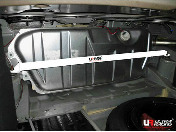 Ultra Racing - 2pt Rear Strut Tower Brace - 1996-2002 E-Class W210 - U