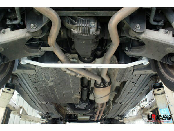 Ultra Racing - 2pt Rear Lower Brace - 1999-2006 BMW X5 - UR-RL2-1703