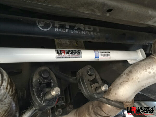 Ultra Racing - 2pt Rear Lower Brace - 2010-2015 Chevrolet Camaro SS (5th Gen) - URUS-RL2-2383