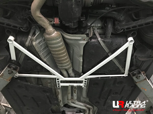 Ultra Racing - 6pt Rear Lower Brace - 2007-2013 BMW M3 - UR-RL6-1526