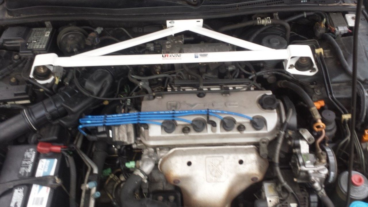 Ultra Racing - 3pt Front Strut Tower Brace -  1994-1997 Accord (CD) - UR-TW3-673