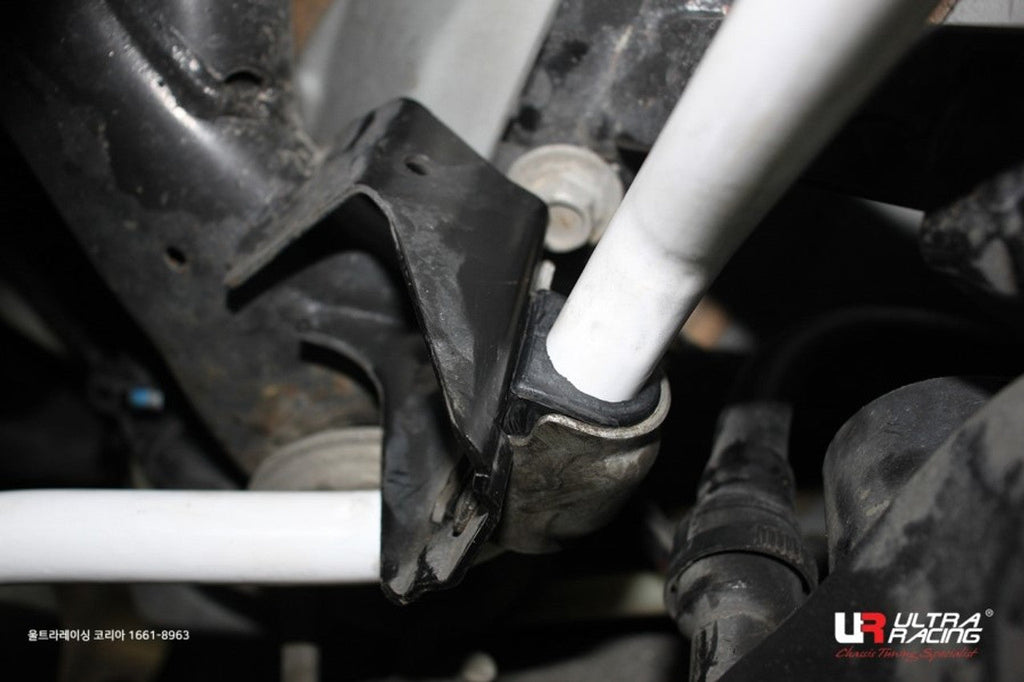 Ultra Racing - 21mm Rear Sway Bar - BMW 3 SERIES (E46) 1999-2006 - UR-AR21-265