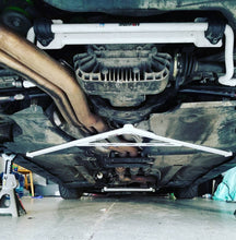 Load image into Gallery viewer, Ultra Racing - 23mm Rear Sway Bar - BMW 3 SERIES M3 (E46) 2000-2004 - UR-AR23-361