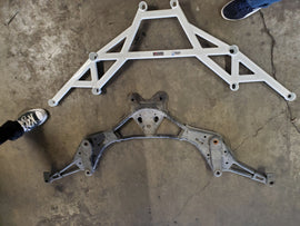 Ultra Racing - 8pt Front Lower Brace - INFINITI G35 (V35) 2003-2007 - UR-LA8-1257