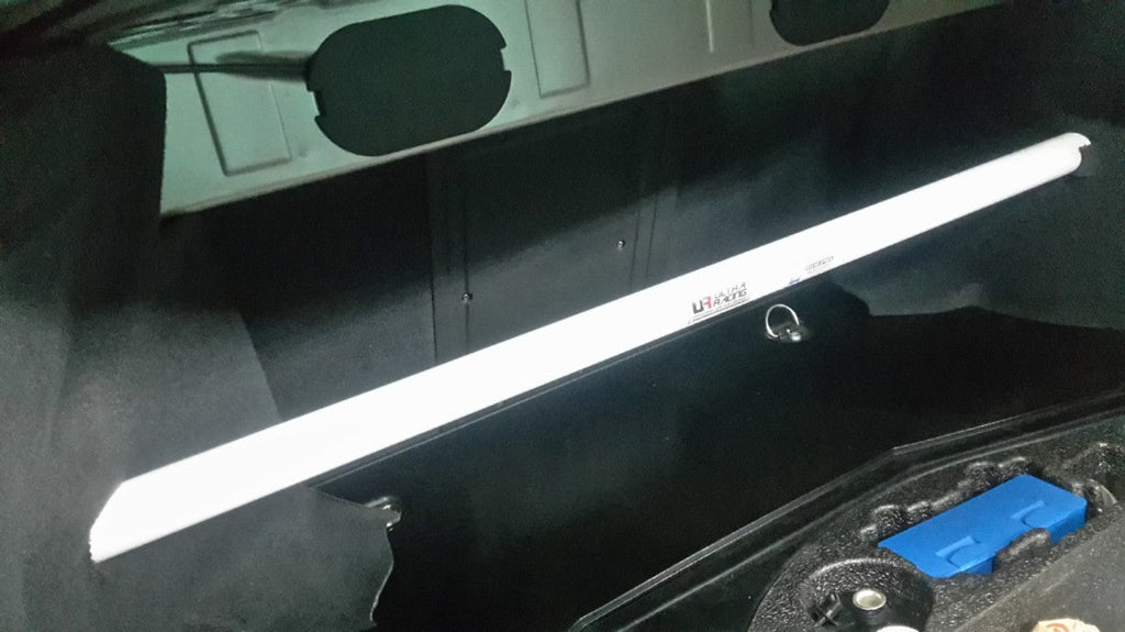 Ultra Racing - 2pt Rear Strut Brace - MERCEDES-BENZ C-CLASS (W203) 2001-2007 - UR-RE2-2068