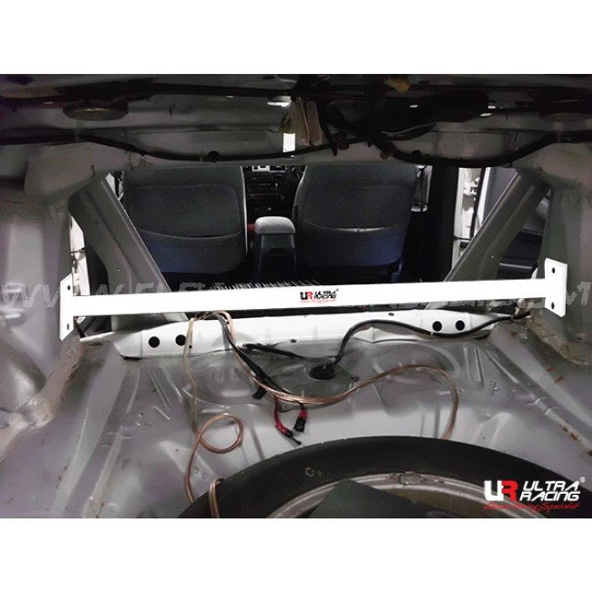 Ultra Racing - 2pt Rear Strut Brace - HONDA ACCORD (CG) 1998-2002 - UR-RE2-2552