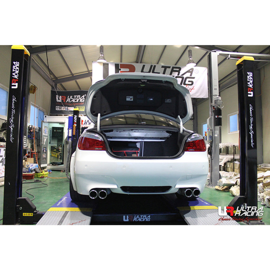 Ultra Racing - 2pt Rear Strut Brace - BMW 5 SERIES M5 (E60) 2003-2010 - UR-RE2-2744