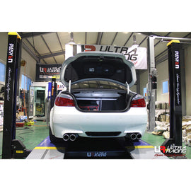 Ultra Racing - 2pt Rear Strut Brace - BMW 5 SERIES M5 (E60) 2003-2010 - UR-RE2-2744