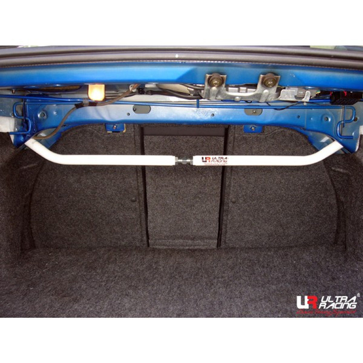 Ultra Racing - 2pt Rear Strut Brace - SUBARU WRX STI (GD/GG) 2002-2007 - UR-RE2-465A