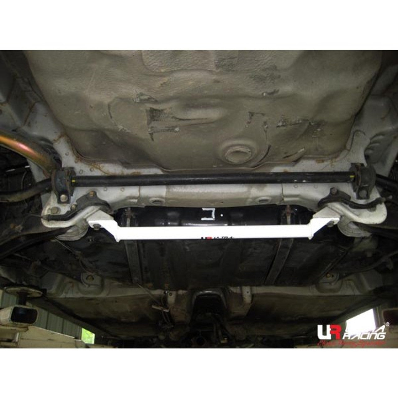 Ultra Racing - 2pt Rear Lower Brace - Acura INTEGRA (DC2) 1994-2001 - UR-RL2-1044