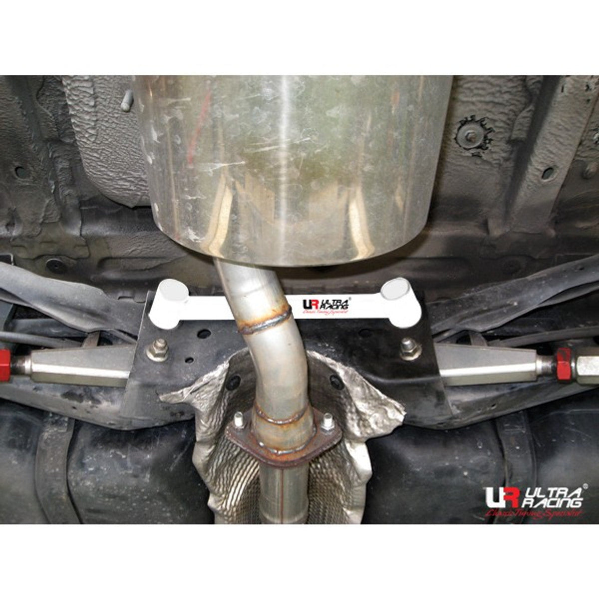 Ultra Racing - 2pt Rear Lower Brace - MINI COOPER (R53) HATCH 2000-200