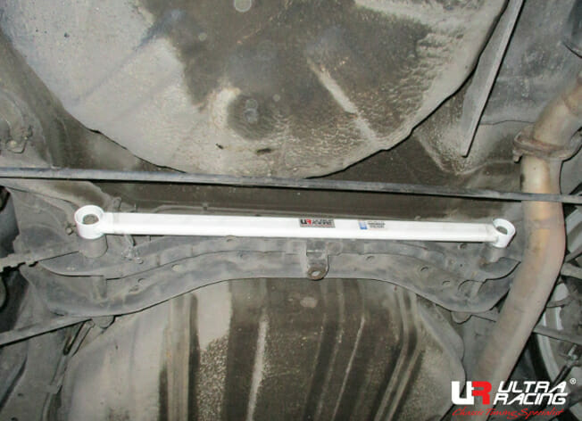 Ultra Racing - 2pt Rear Lower Brace - 1990-1992 Nissan Stanza (U12) - UR-RL2-1773