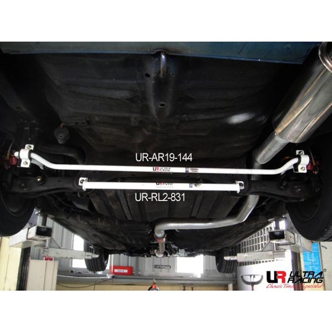 Ultra Racing - 2pt Rear Lower Brace - HONDA CIVIC (EF9) HATCH 1988-1991 - UR-RL2-831