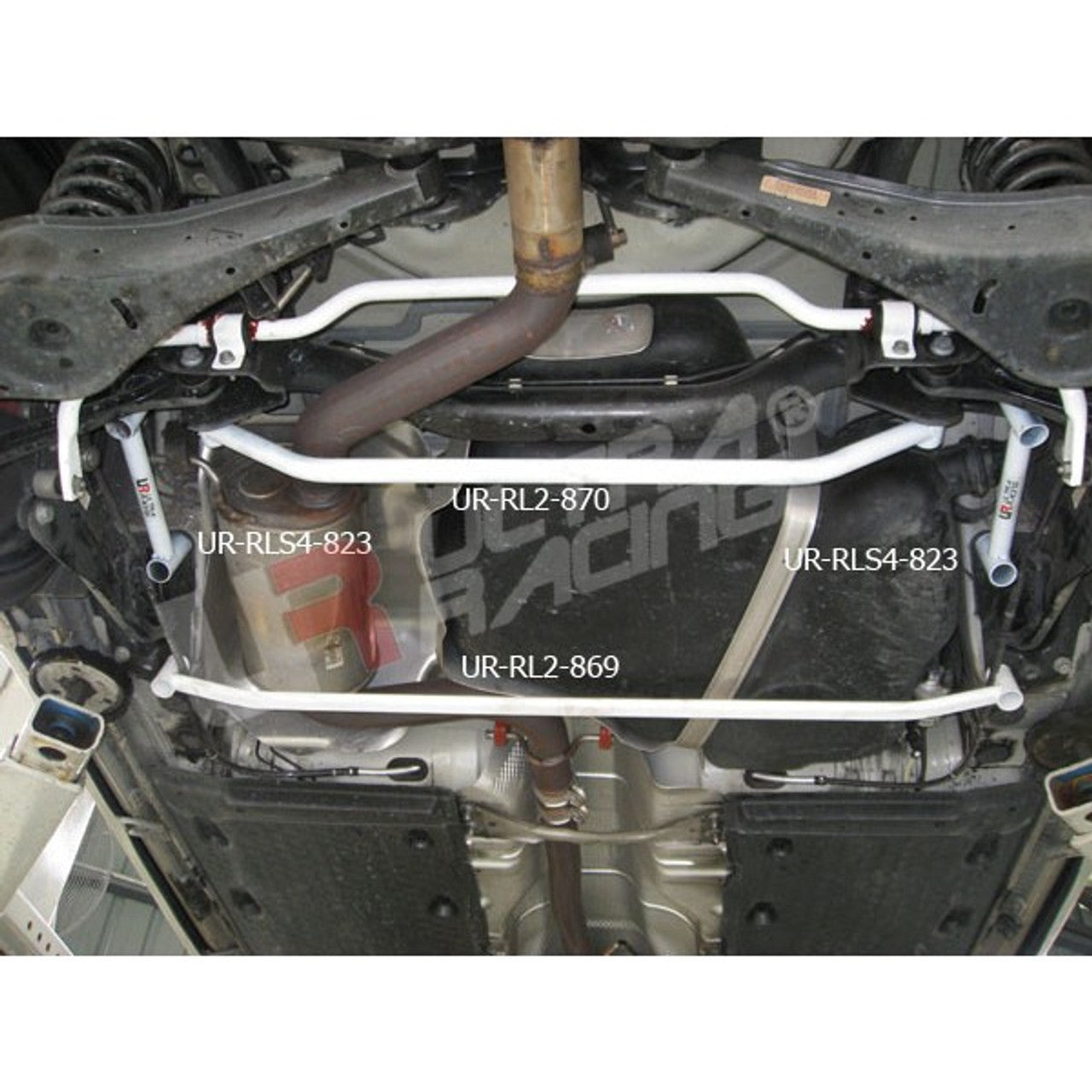 Ultra Racing - 2pt Rear Lower Brace - VOLKSWAGEN VW GOLF GTI (MK5) 2003-2009 - UR-RL2-870