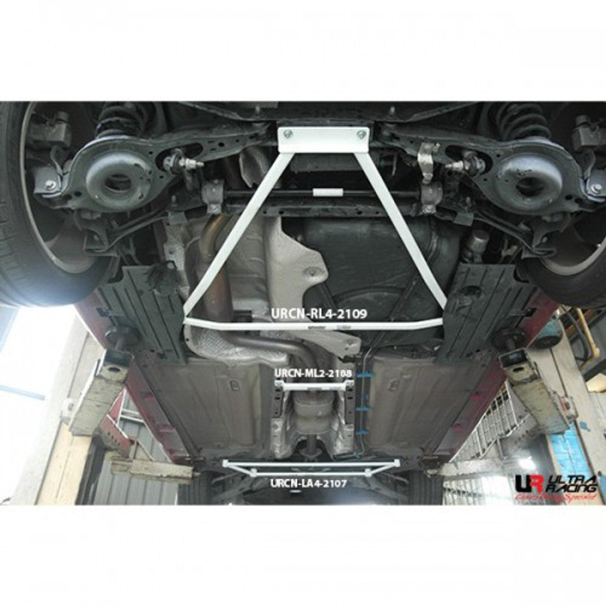 Ultra Racing - 4pt Rear Lower Brace - FORD FOCUS (MKIII) 2012-2018 - UR-RL4-2109