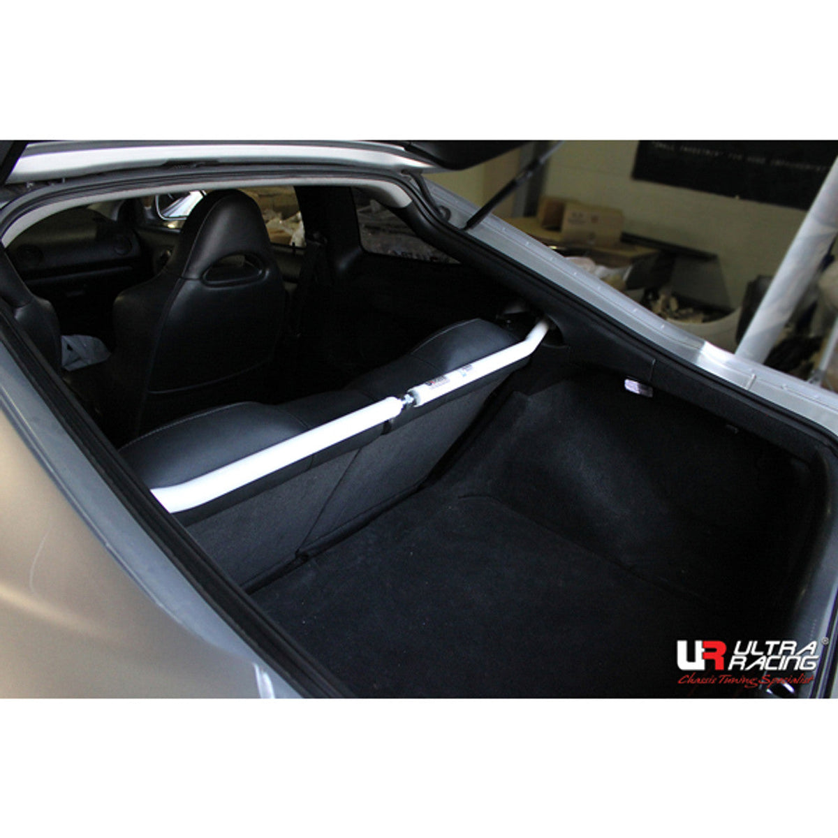 Ultra Racing - 2pt Rear Upper Brace - Acura RSX (DC5) 2002-2006 - UR-R