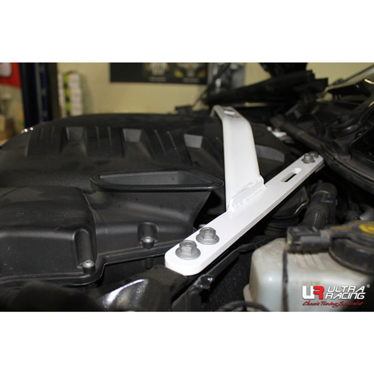 Ultra Racing - 4pt Front Strut Tower Brace - BMW 3 SERIES M3 (E92 COUP