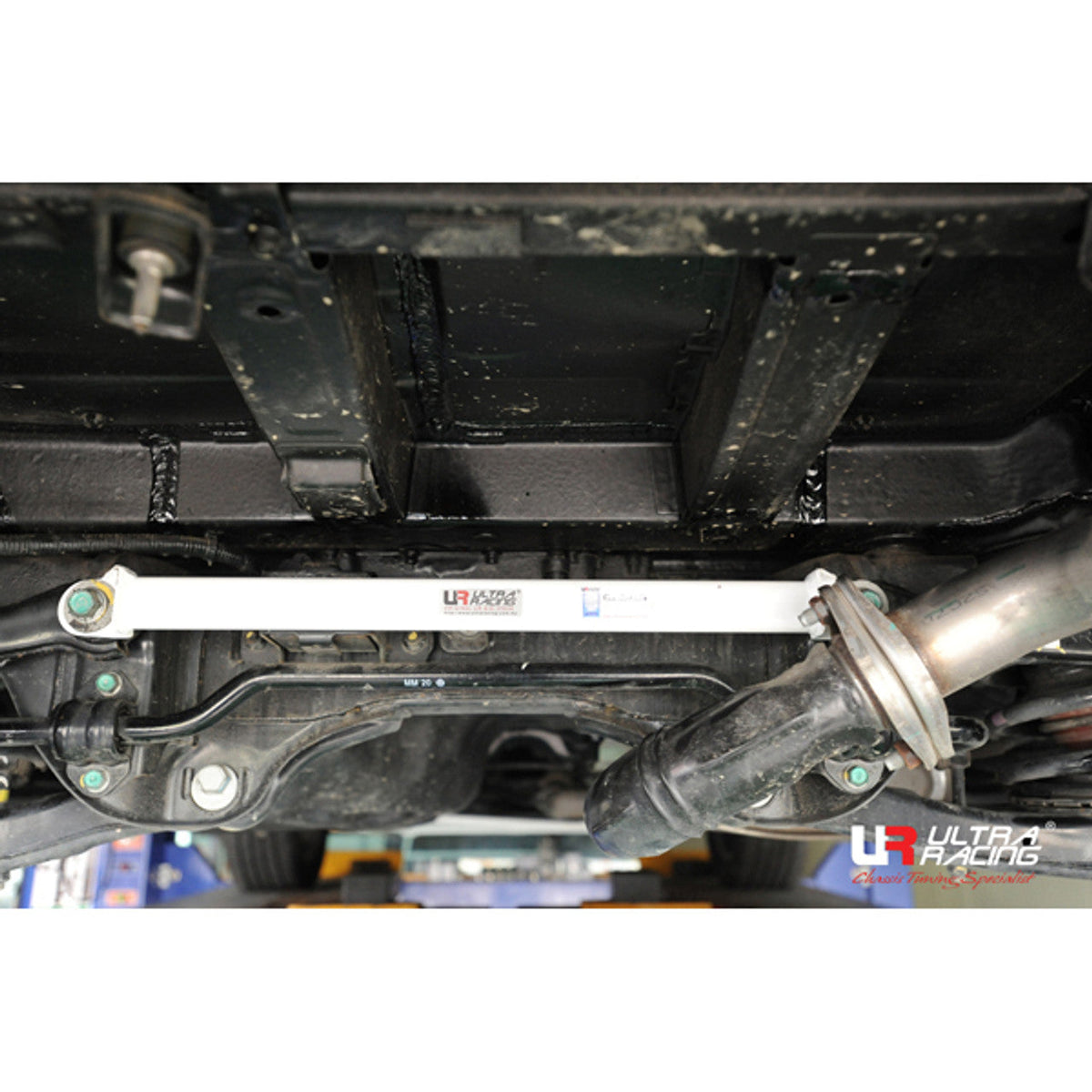 Ultra Racing - 2pt Rear Lower Brace - HYUNDAI SANTA FE (DM) 2013-2018 - UR-RL2-2275