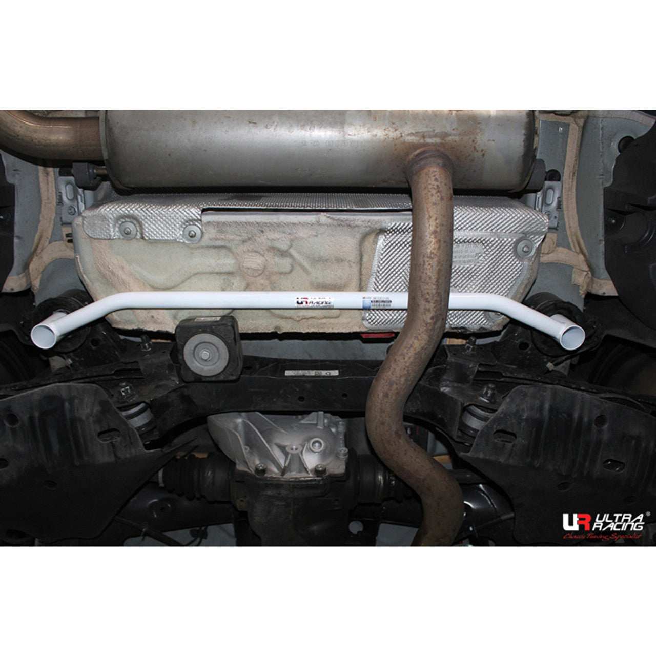 Ultra Racing - 2pt Rear Lower Brace - BMW 4 SERIES (F32 COUPE) 2014-2019 - UR-RL2-3289