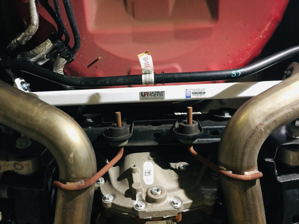 Ultra Racing - 2pt Rear Lower Brace -  2015-19 Mustang S550 - UR-RL2-3304 URKR-RL2-3304