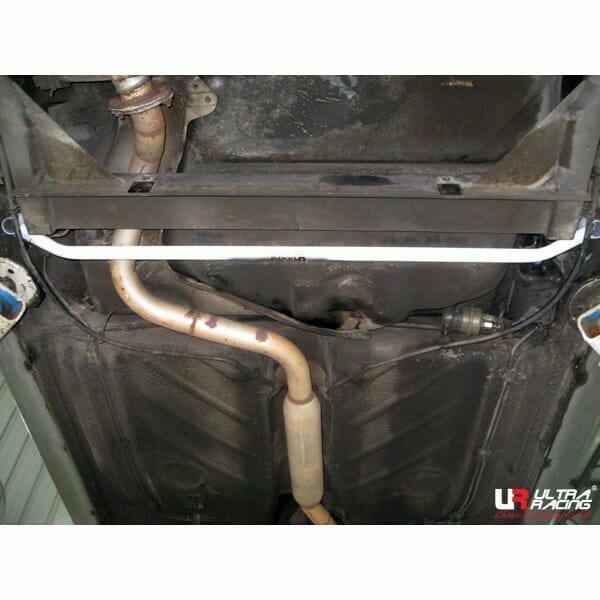 Ultra Racing - 2pt Rear Lower Brace - 1974-1983 Volkswagen Golf - UR-RL2-980