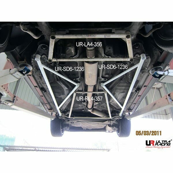 Ultra Racing - 6pt Side Braces - 1992-1997 Volvo 850 - UR-SD6-1236P